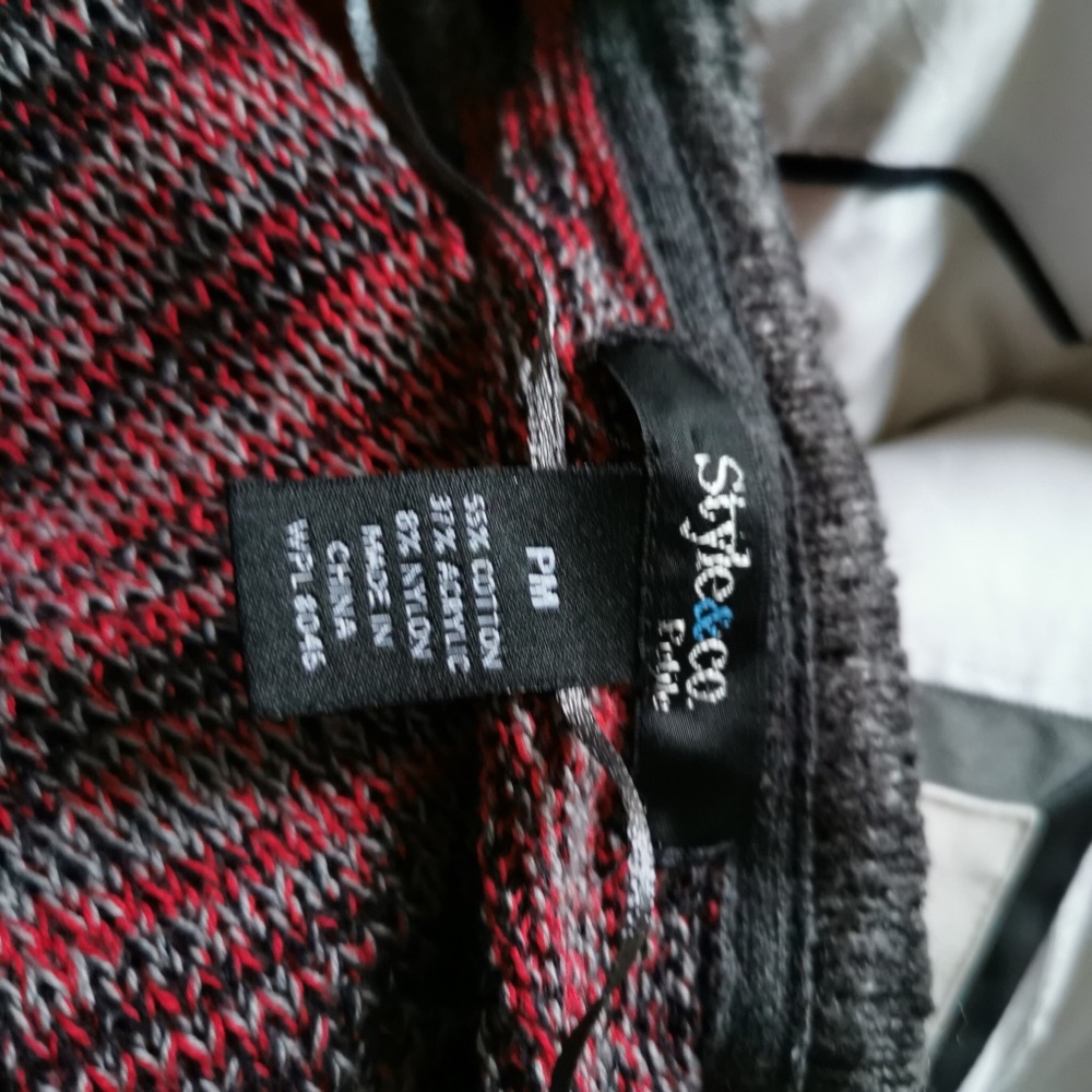 Sweater - Picture 4 of 4